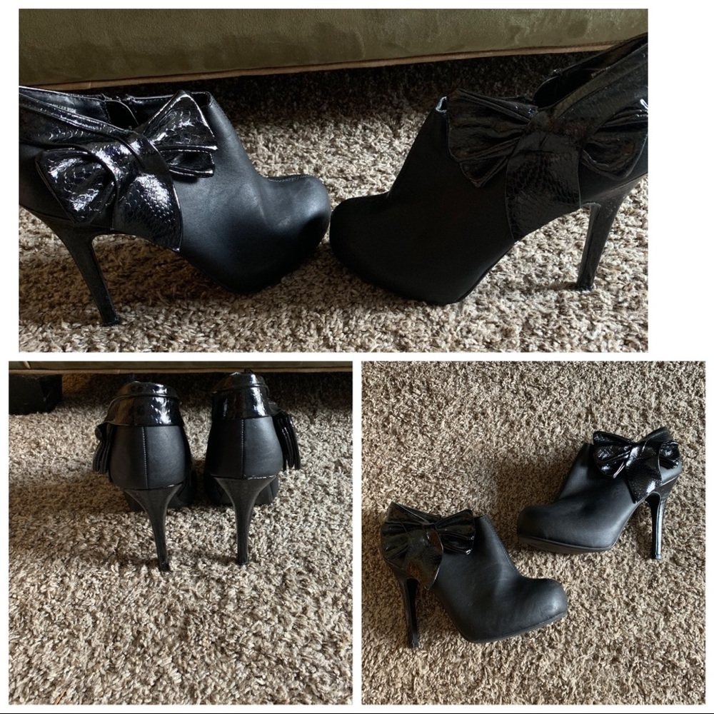 Black bow tie booties